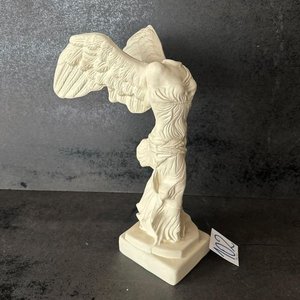 Lote anterior: Estatua Victoria de Samotracia en Yeso, 35 cm