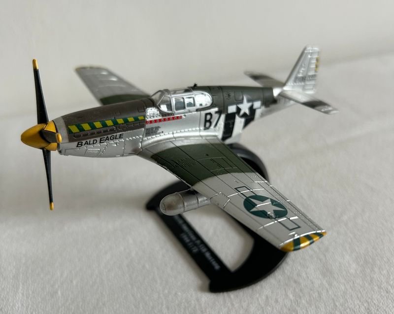 Réplica Coleccionable Caza P-51B Mustang "Bald Eagle" Escala 1:72