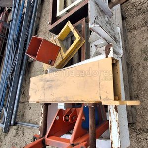 Lote siguiente: Lote de Maquinaria y Estructuras Metálicas Varias