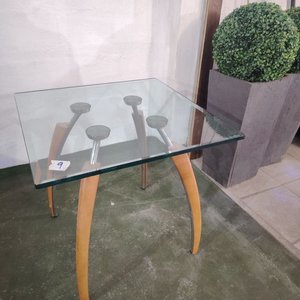 Mesa Ratona Vidrio y Madera con Patas Curvas Metálicas - imagen 3