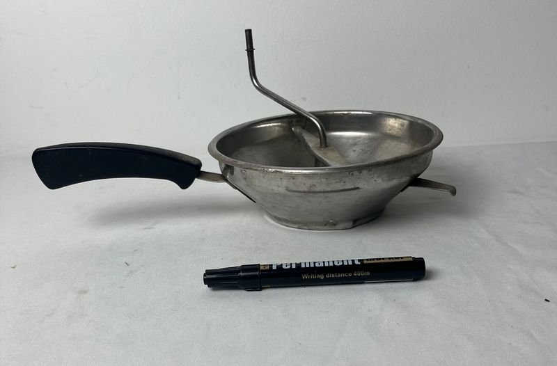 Molinillo para legumbres - Molinillo de metal antiguo - imagen 6