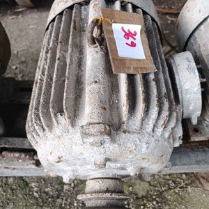 Lote siguiente: Motor Trifásico de 10 HP con Polea