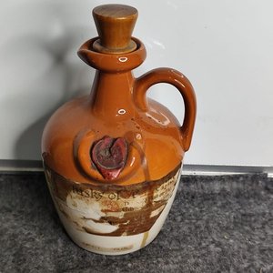 Lote anterior: Porrón de Gres con Tapa Original y Sello de Cera