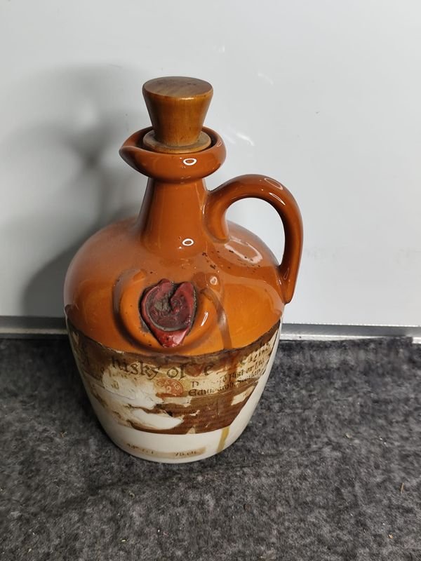Porrón de Gres con Tapa Original y Sello de Cera
