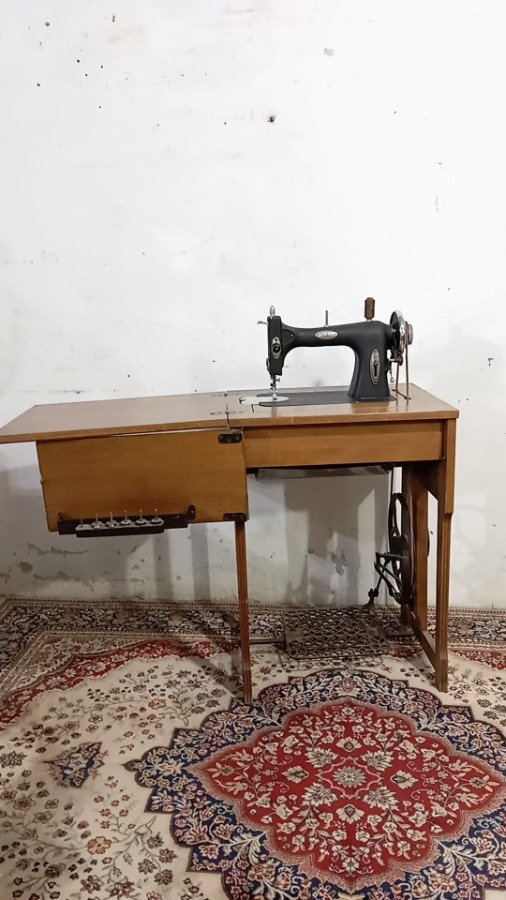Maquina de coser a pedal base en madera - imagen 4