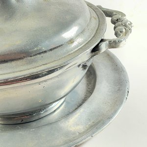 Centro de Peltre con Tapa y Bandeja Circular - 20 cm - imagen 4