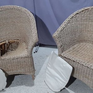 Par de Sillones de Mimbre Blancos con Almohadones - imagen 2