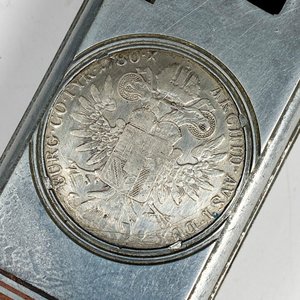 Encendedor Metálico con Dos Monedas de Plata Antiguas - imagen 4