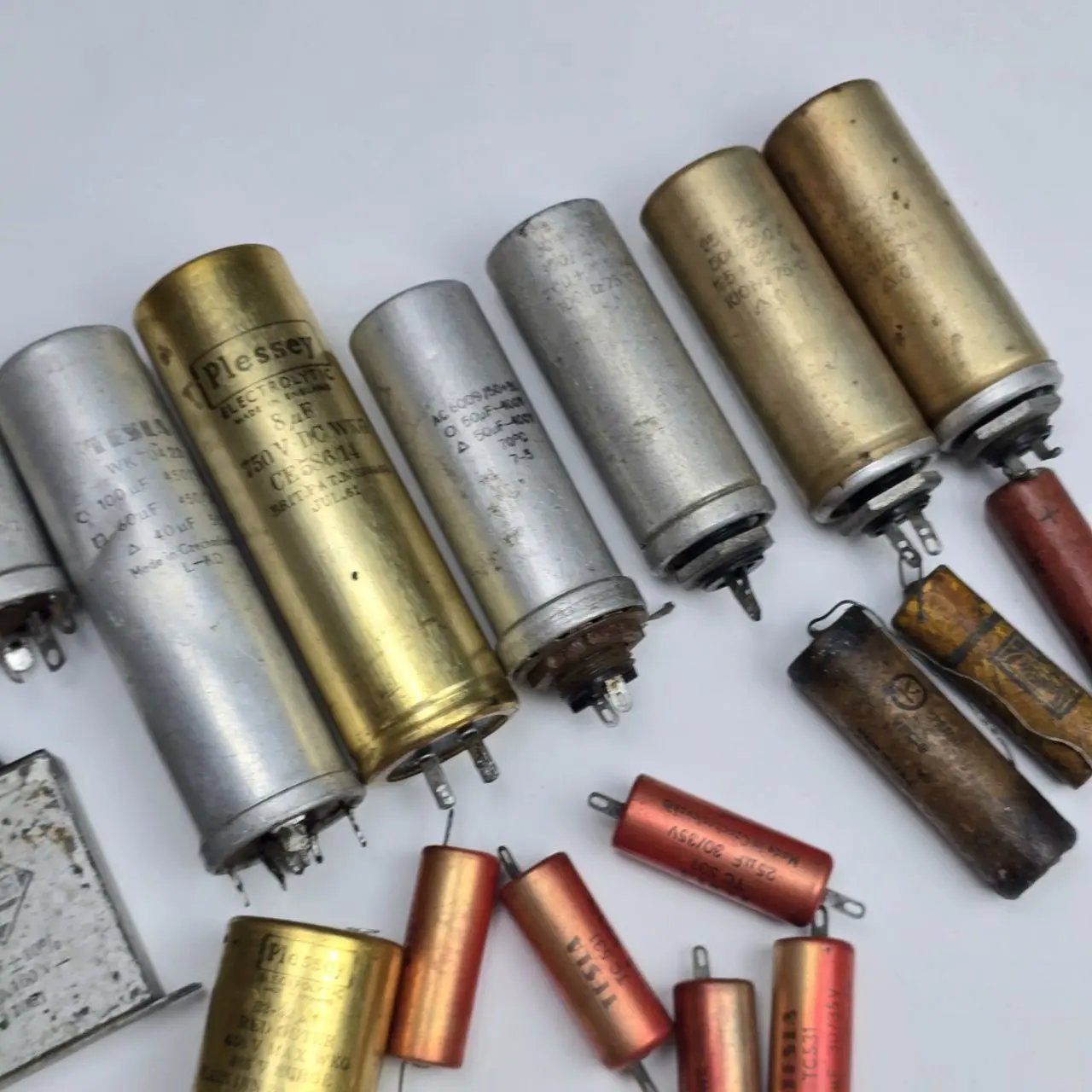 Item lote-04-condensadores-varios - Image 1