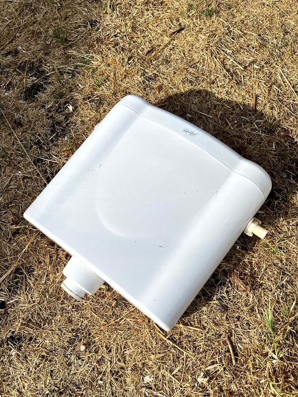 Juego de Baño Olmo de Loza Blanca: Lavatorio con Pedestal – Bidet – Inodoro y Antiguo Bidet de Loza Cisterna de Plástico - imagen 17
