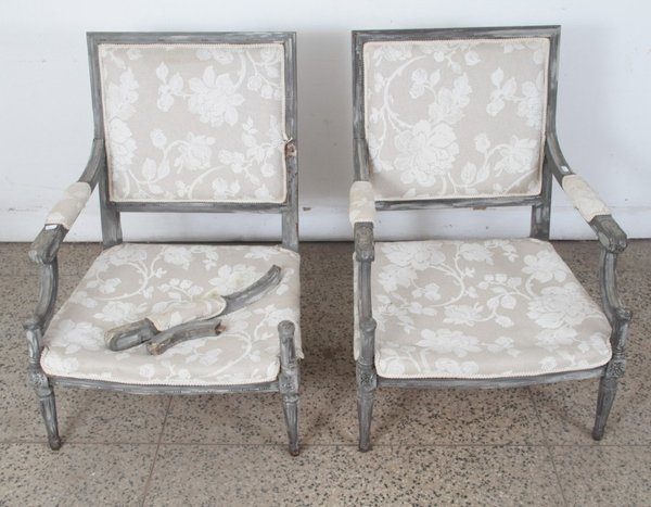 Par de Sitiales Luis XVI Estilo Francés con Tapizado Floral