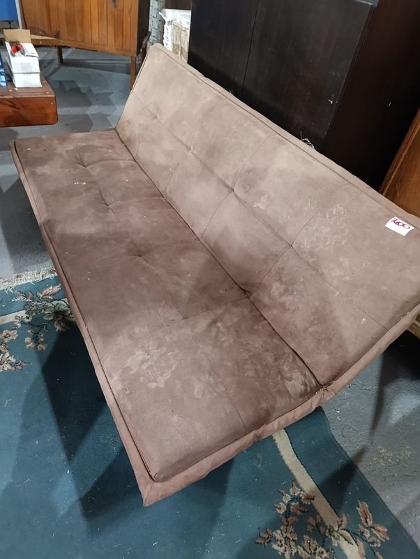 Sofá Cama Marrón con Detalle