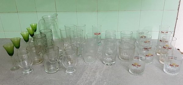 Lote de Vasos, Copas Verdes, Jarra y Tazas Cerveceras - imagen 1