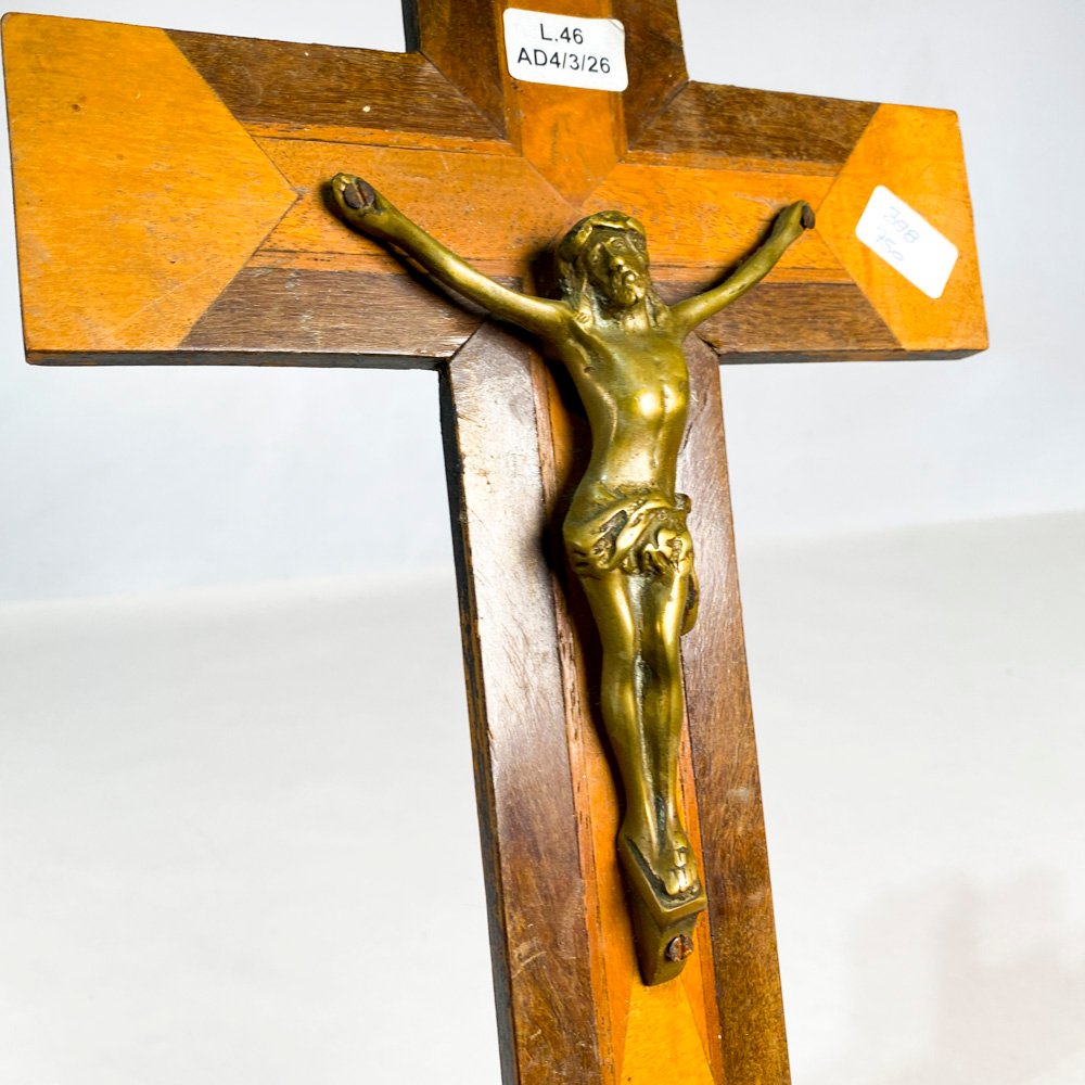 Cruz de Cristo en bronce labrado - imagen 2