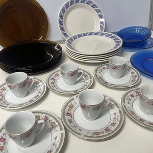Juego de Vajilla: 6 Tazas con Platillos, Platos y Más - imagen 2