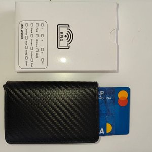 Lote siguiente: Porta Tarjetas Minimalista Negro con Bloqueador RFID