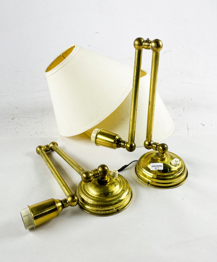 Par de apliques articulados en metal dorado de 43 cm con pantalla