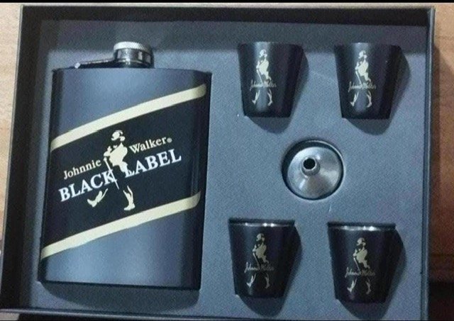 Lote anterior: Petaca con vasitos y embudo de alta calidad