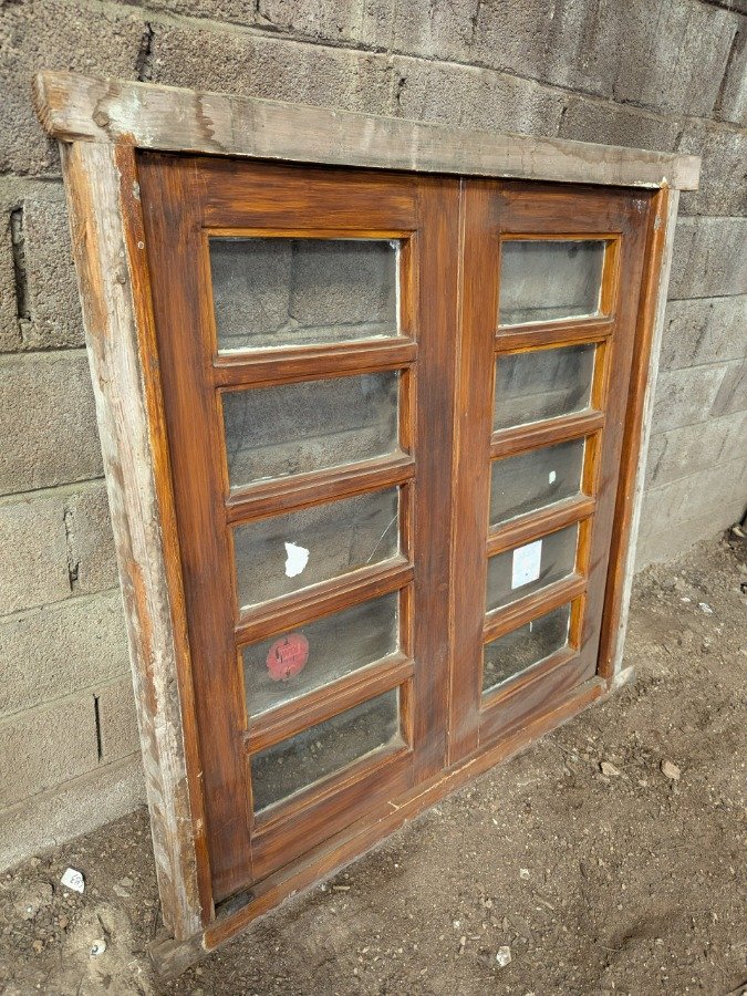 Ventana antigua con dos hojas batientes en cedro - imagen 4