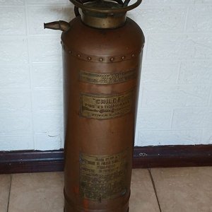 Lote siguiente: Extinguidor de incendios antiguo estadounidense marca Childs