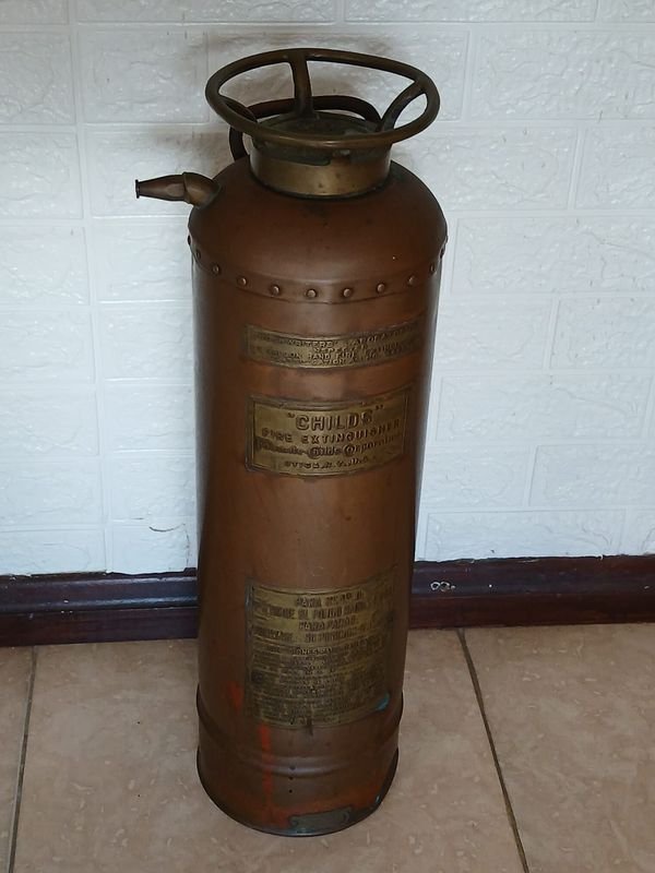 Extinguidor de incendios antiguo estadounidense marca Childs
