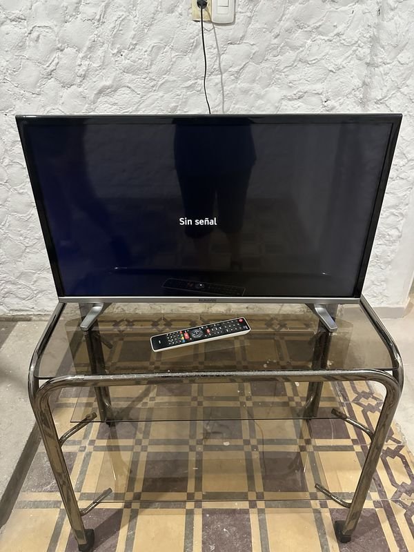 Televisión de Pantalla Plana en Excelente Estado - imagen 24