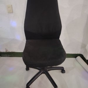 Silla de Escritorio Negra con Respaldo Alto y Ruedas - imagen 2