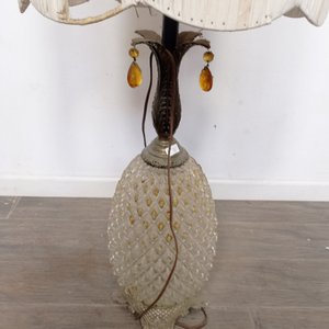 Gran Lámpara de Mesa Estilo Piña con Base de Bronce y Pantalla Desgastada - imagen 3