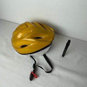Casco de Bicicleta Amarillo con Cierre Ajustable - imagen 2