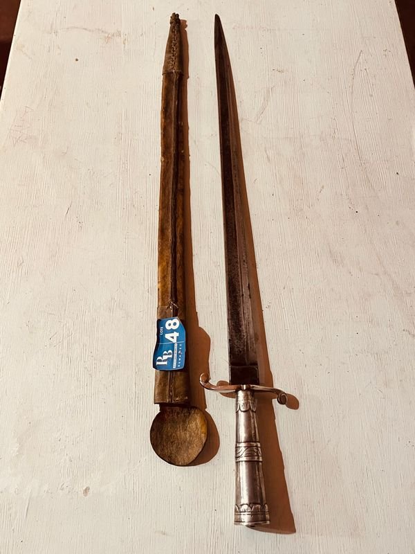 Espada antigua con vaina de cuero - imagen 4