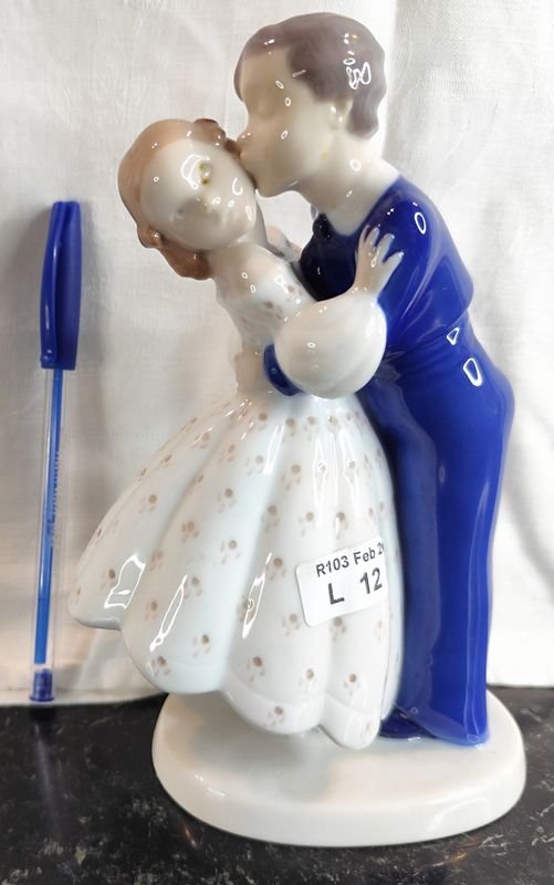 Figura danesa B&G Bing & Grondahl #2162 de pareja enamorada - imagen 1