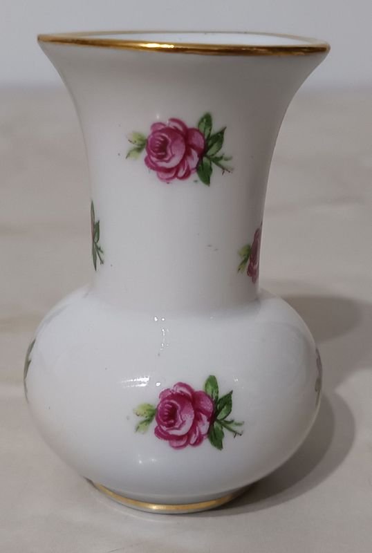 Jarrón de porcelana alemana Schumann Arzberg Bavaria, decorado con rosas y borde dorado - imagen 3