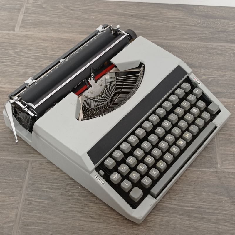 Maquina de escribir japonesa en buen estado - imagen 3