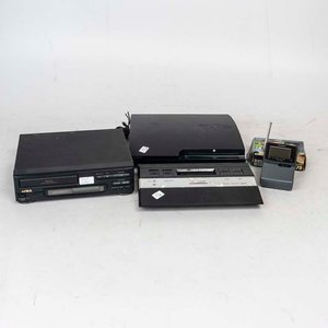 Lote siguiente: Lote de Consola PlayStation 3, Lector Aiwa, Mini TV Casio y TV Game