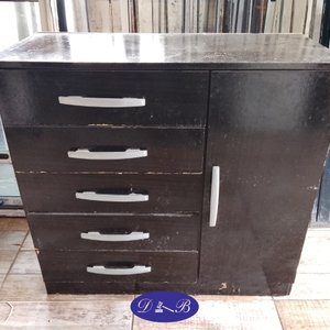 Lote anterior: Cómoda Negra de 4 Cajones