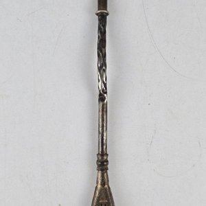 Bombilla Criolla de Plata Antigua con Diseño de Mano - imagen 2
