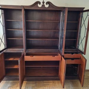 Importante Biblioteca Clásica con Vitrinas y Cajones Ocultos - imagen 2