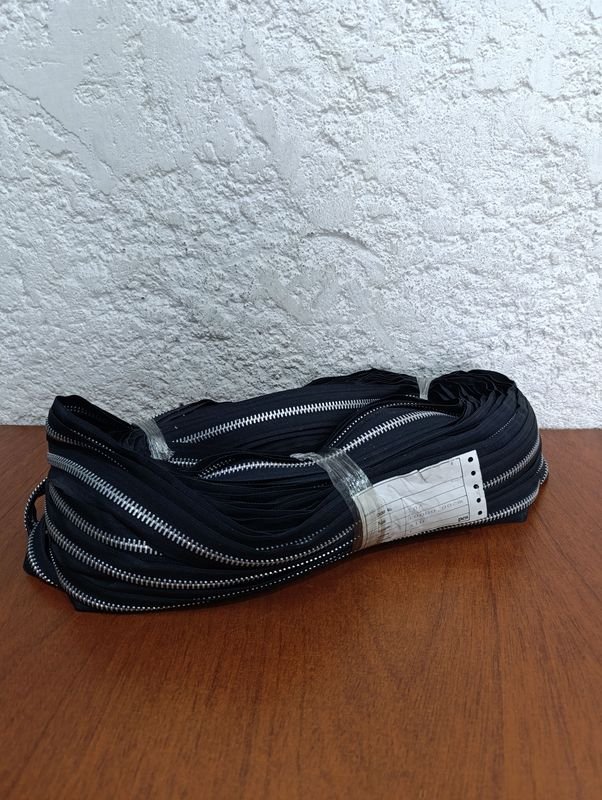 Lote anterior: Zippers de cierre negro grueso