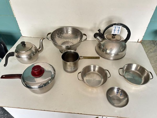 Set de Cocina Acero Inoxidable: 2 Calderas, Olla con Mango, Colador y 2 Mini Sartenes - imagen 1