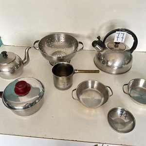 Lote anterior: Set de Cocina Acero Inoxidable: 2 Calderas, Olla con Mango, Colador y 2 Mini Sartenes