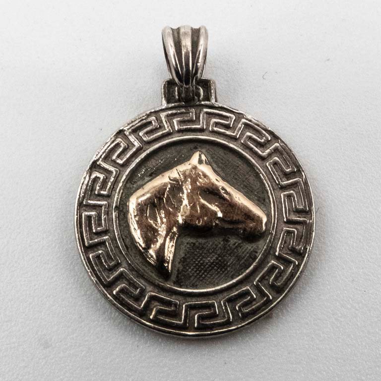 Dije "Caballo" en Plata y Oro Double