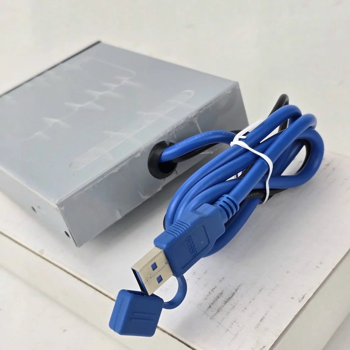 Lector de memorias varias con USB 3.0 y múltiples ranuras - imagen 4