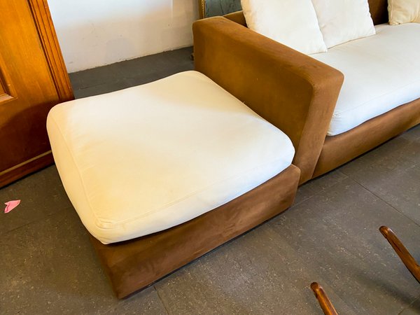 Sofá Modular Marrón con Puff Blanco