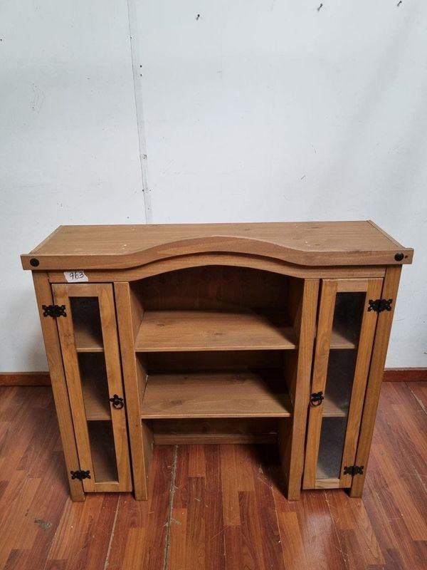 L 963 - Importante aparador o mueble aéreo en madera con puertas vitrina y estantes centrales (Medidas 110x32x101cm) - imagen 1