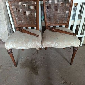 Par de Sillas Estilo Inglés con Respaldo de Caño y Asiento Estampado - imagen 7