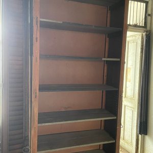 Estantería Alta de Madera con Múltiples Estantes - imagen 2