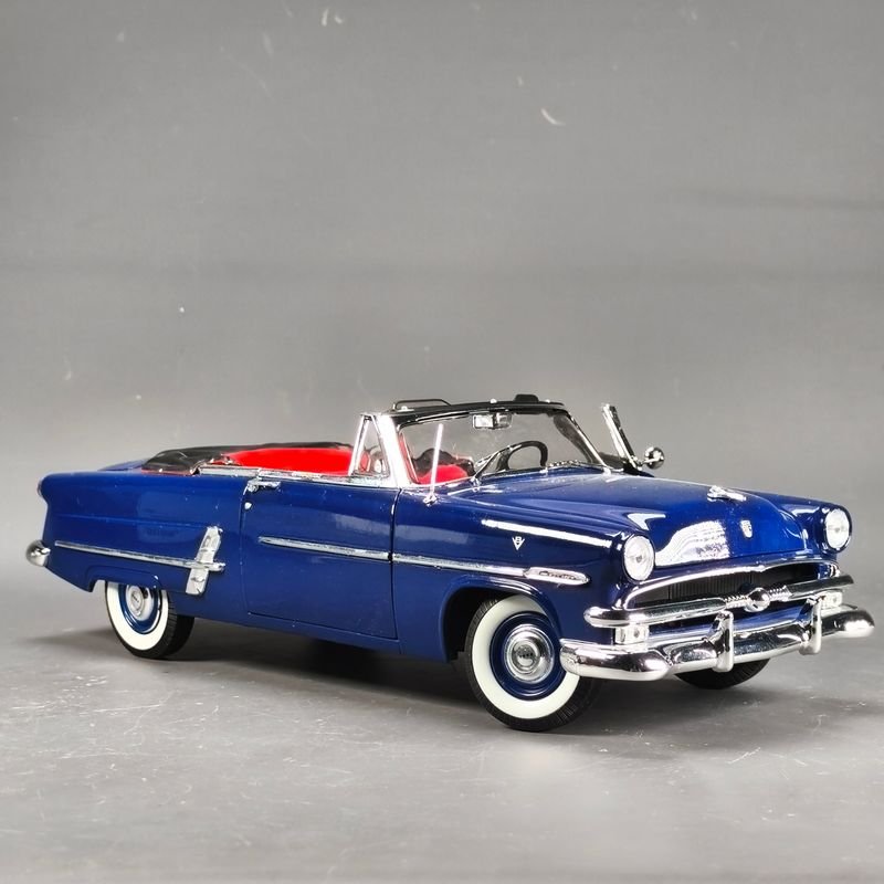 1953 Ford Crestline Sunliner Die-Cast Modelo en Escala 1:18 - imagen 10