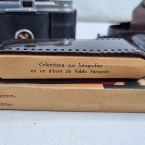Set De Fotografía Antigua: Cámara Pablo Ferrando, Fotómetro Weston Y Caja De Negativos - imagen 4