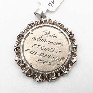 Medalla de Plata Grabada "Ma. Angelina" - Escuela Colombia 1985 - imagen 2