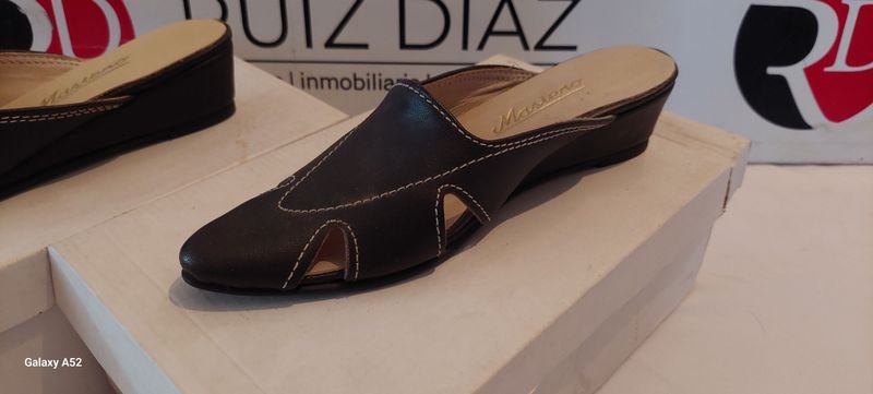 Calzado de cuero negro, excelente condición - imagen 2
